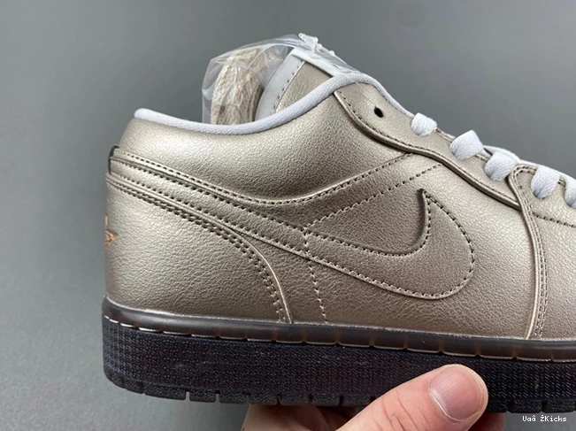 1 SE HQ3529-099 Classic Zinc Metallic 19 Jordan Low 0719